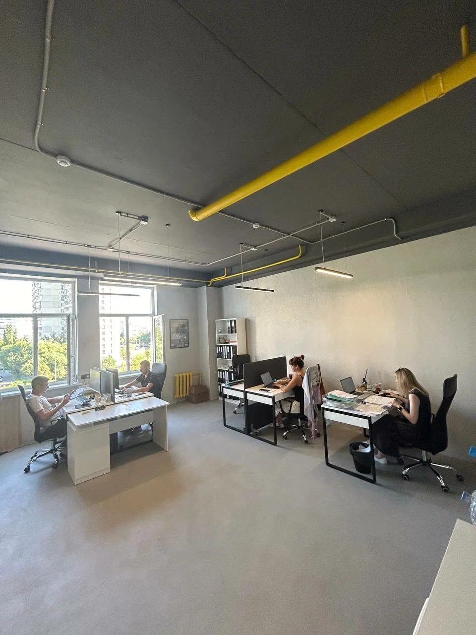 Офис внутри